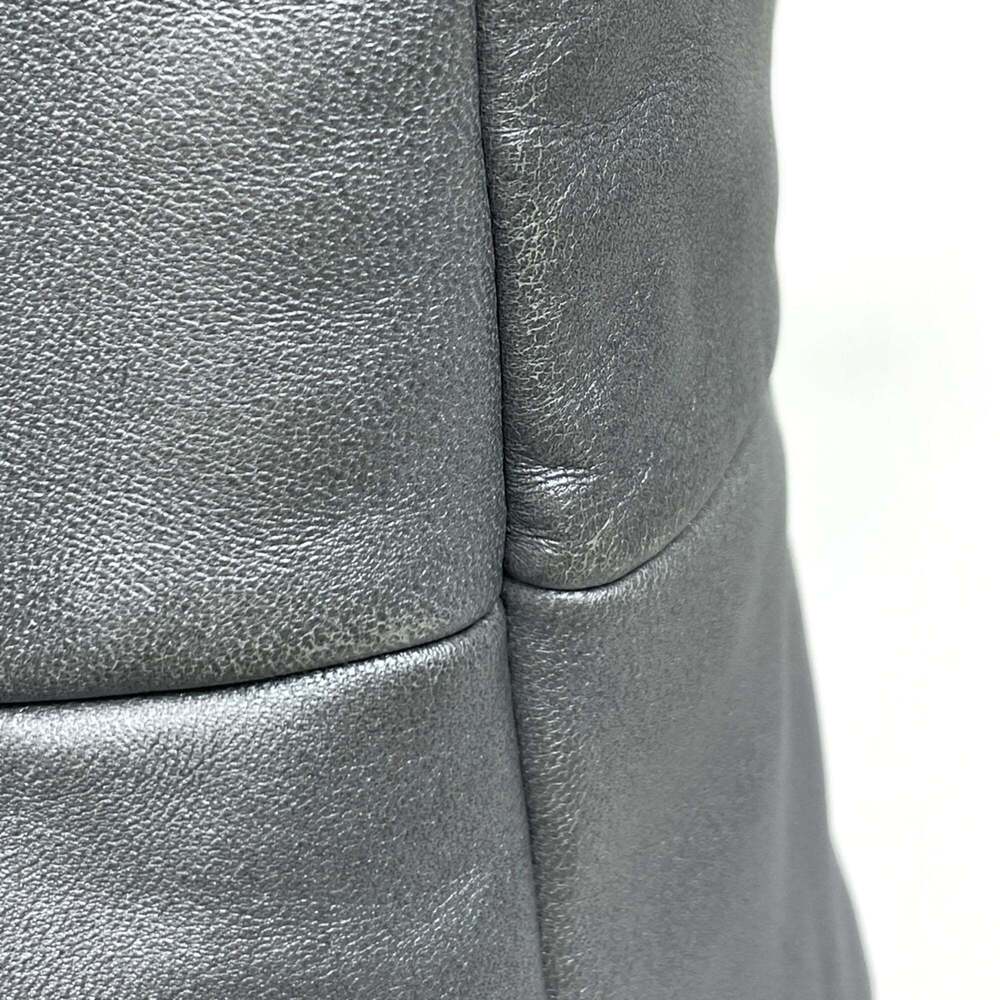 CHANEL Silver Leather Tote Bag - Picture 4 of 9